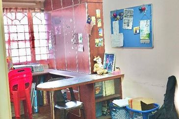 [For sale] Taman Equine 2 Storey RENOVATION UNIT @ Seri Kembangan  Selangor