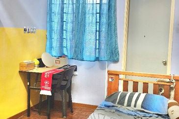 [For sale] Taman Equine 2 Storey RENOVATION UNIT @ Seri Kembangan  Selangor