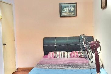 [For sale] Taman Equine 2 Storey RENOVATION UNIT @ Seri Kembangan  Selangor