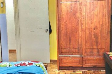 [For sale] Taman Equine 2 Storey RENOVATION UNIT @ Seri Kembangan  Selangor