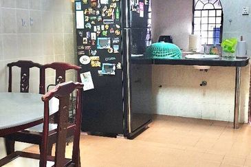 [For sale] Taman Equine 2 Storey RENOVATION UNIT @ Seri Kembangan  Selangor