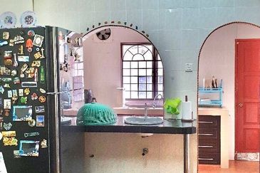 [For sale] Taman Equine 2 Storey RENOVATION UNIT @ Seri Kembangan  Selangor