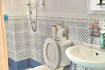 [For sale] Taman Equine 2 Storey RENOVATION UNIT @ Seri Kembangan  Selangor