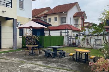 Homestay POOL FULLY FURNISHED Park Residences Springhill Lukut NEGERI SEMBILAN FOR SALE