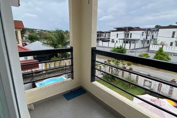 Homestay POOL FULLY FURNISHED Park Residences Springhill Lukut NEGERI SEMBILAN FOR SALE