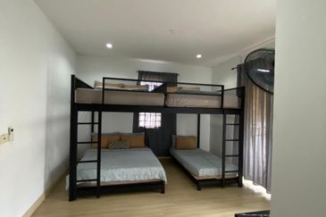 Homestay POOL FULLY FURNISHED Park Residences Springhill Lukut NEGERI SEMBILAN FOR SALE