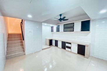 For Sale  FREEHOLD 2.5 Storey House, Gombak Fasa 10