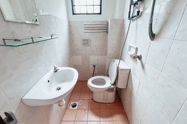 For Sale  FREEHOLD 2.5 Storey House, Gombak Fasa 10