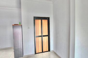 CORNER LOT- Single Storey Jalan Sri Rambai, Batu 13 Kampung Labu Hilir, Labu N9