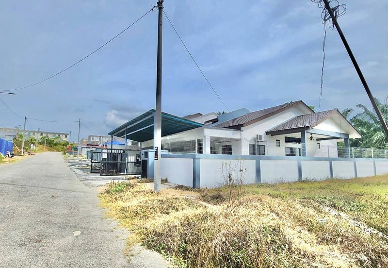 CORNER LOT- Single Storey Jalan Sri Rambai, Batu 13 Kampung Labu Hilir, Labu N9