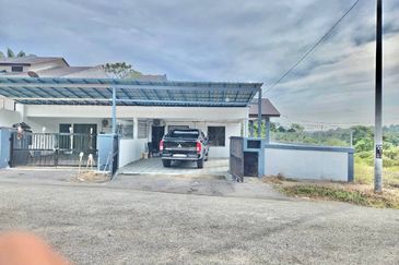 CORNER LOT- Single Storey Jalan Sri Rambai, Batu 13 Kampung Labu Hilir, Labu N9