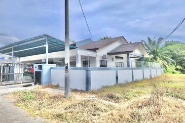 CORNER LOT- Single Storey Jalan Sri Rambai, Batu 13 Kampung Labu Hilir, Labu N9