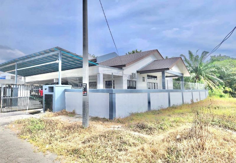 CORNER LOT- Single Storey Jalan Sri Rambai, Batu 13 Kampung Labu Hilir, Labu N9