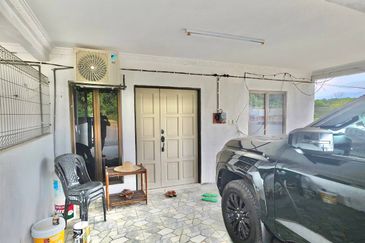 CORNER LOT- Single Storey Jalan Sri Rambai, Batu 13 Kampung Labu Hilir, Labu N9