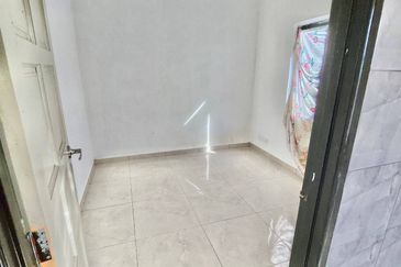 CORNER LOT- Single Storey Jalan Sri Rambai, Batu 13 Kampung Labu Hilir, Labu N9