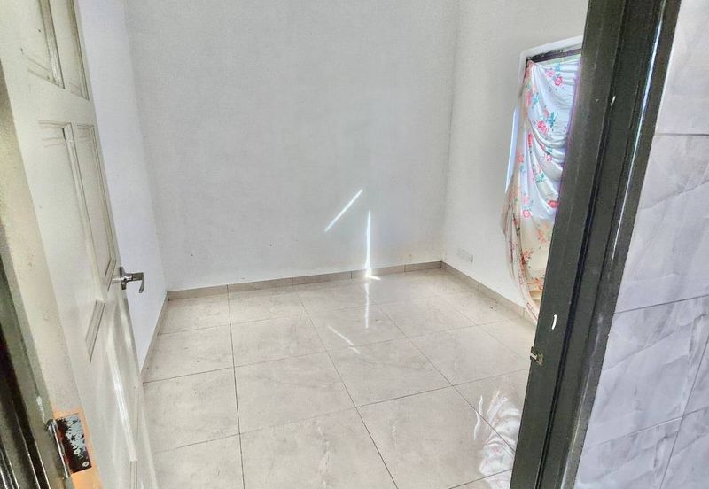 CORNER LOT- Single Storey Jalan Sri Rambai, Batu 13 Kampung Labu Hilir, Labu N9