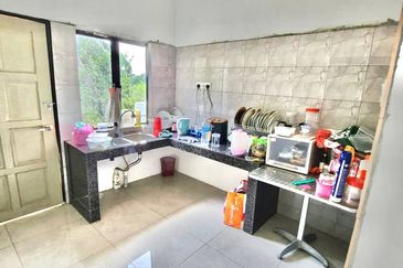 CORNER LOT- Single Storey Jalan Sri Rambai, Batu 13 Kampung Labu Hilir, Labu N9