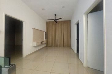 2 STOREY TAMAN SURIAMAN 3 BANDAR SRI SENDAYAN, SEREMBAN