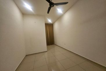 2 STOREY TAMAN SURIAMAN 3 BANDAR SRI SENDAYAN, SEREMBAN