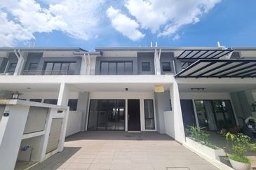 Double Storey Terrace Diamond City, Semenyih