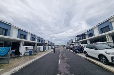 Double Storey Intermediate Taman Wira Permai 1, Jalan Kebun, Seksyen 30 Shah Alam