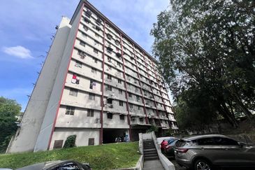 Pangsapuri Blok 10 Taman Bukit Cheras, Kuala Lumpur
