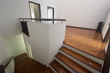  2 Storey Intermediate Aman 1 Jalan Nova @ Subang Bestari