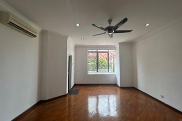  2 Storey Intermediate Aman 1 Jalan Nova @ Subang Bestari