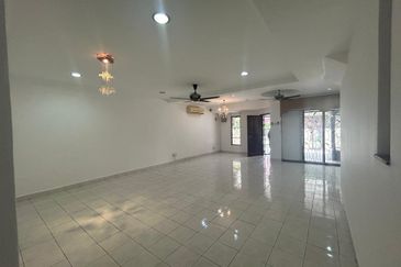  2 Storey Intermediate Aman 1 Jalan Nova @ Subang Bestari