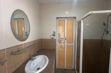  2 Storey Intermediate Aman 1 Jalan Nova @ Subang Bestari