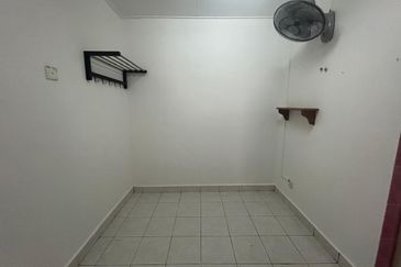  2 Storey Intermediate Aman 1 Jalan Nova @ Subang Bestari