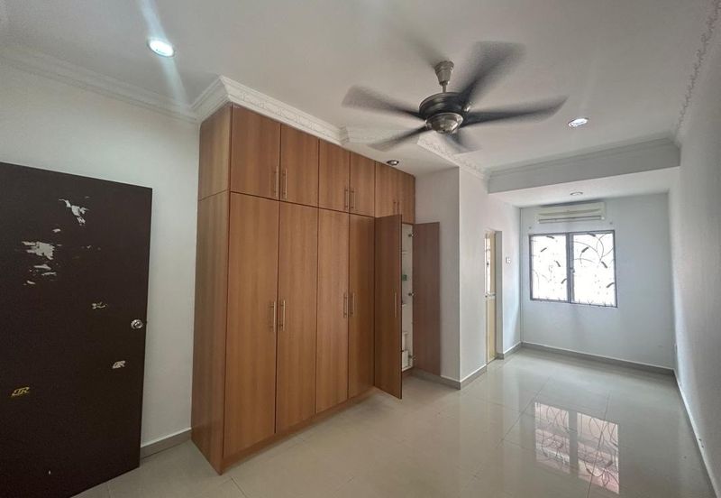  2 Storey Intermediate Aman 1 Jalan Nova @ Subang Bestari