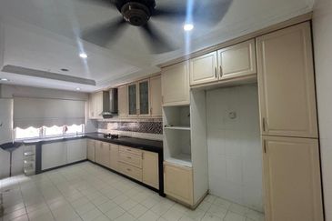  2 Storey Intermediate Aman 1 Jalan Nova @ Subang Bestari