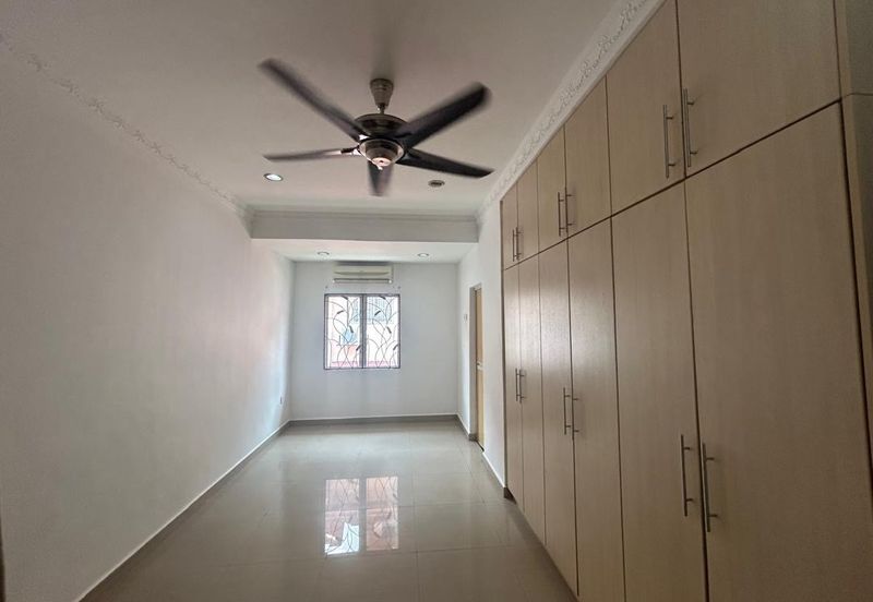  2 Storey Intermediate Aman 1 Jalan Nova @ Subang Bestari