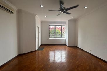  2 Storey Intermediate Aman 1 Jalan Nova @ Subang Bestari