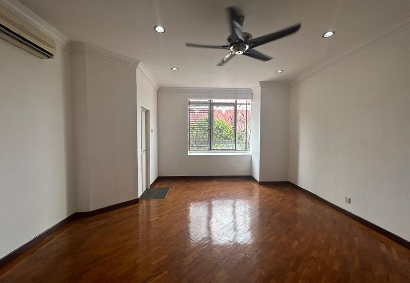  2 Storey Intermediate Aman 1 Jalan Nova @ Subang Bestari