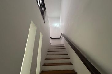  2 Storey Intermediate Aman 1 Jalan Nova @ Subang Bestari