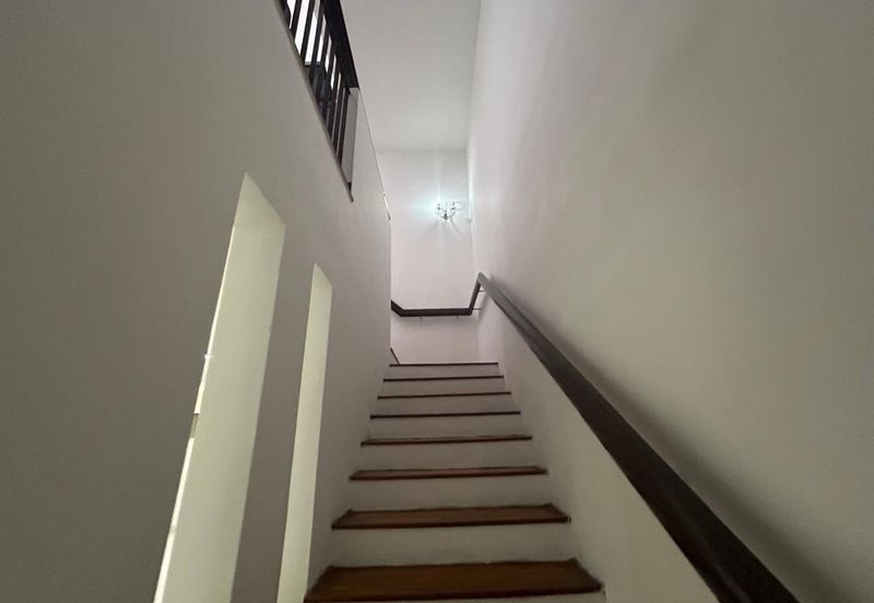 2 Storey Intermediate Aman 1 Jalan Nova @ Subang Bestari