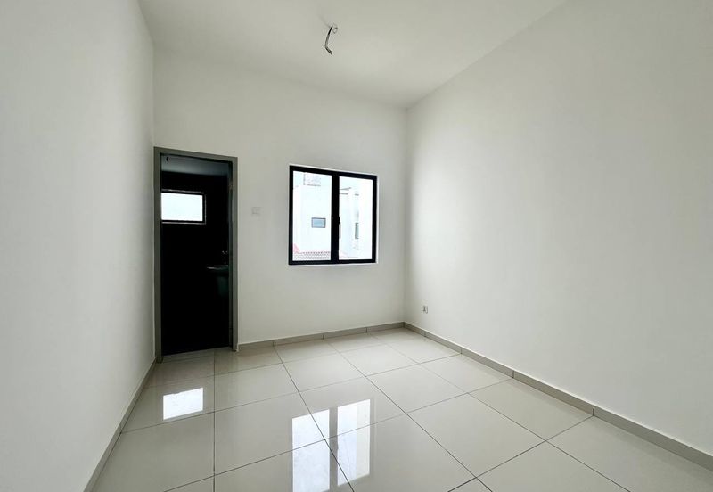 Double Storey Terrace House @ Queenbury  Mahkota Hills Lenggeng Negeri Sembilan.