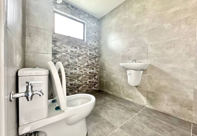 Double Storey Terrace House @ Queenbury  Mahkota Hills Lenggeng Negeri Sembilan.