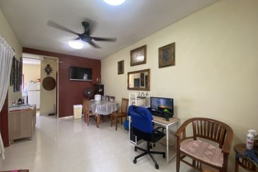 BANDAR TASIK SELATAN KL-Apartment Hot Location Near LRT/MRT/ERL/KTM/TBS FOR SALE