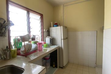 BANDAR TASIK SELATAN KL-Apartment Hot Location Near LRT/MRT/ERL/KTM/TBS FOR SALE