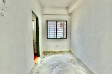 Double Storey House NON BUMI PUJ 2 PUNCAK JALIL FOR SALE