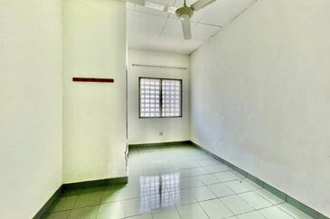 Double Storey House NON BUMI PUJ 2 PUNCAK JALIL FOR SALE