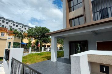 Spacious Newly House CORNER LOT 3 Storey SUPERLINK  Ukay Bestari AMPANG