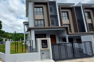 Spacious Newly House CORNER LOT 3 Storey SUPERLINK  Ukay Bestari AMPANG