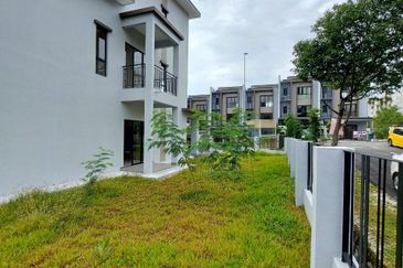 Spacious Newly House CORNER LOT 3 Storey SUPERLINK  Ukay Bestari AMPANG