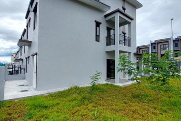 Spacious Newly House CORNER LOT 3 Storey SUPERLINK  Ukay Bestari AMPANG