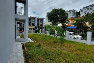 Spacious Newly House CORNER LOT 3 Storey SUPERLINK  Ukay Bestari AMPANG