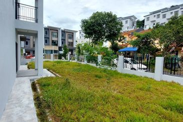 Spacious Newly House CORNER LOT 3 Storey SUPERLINK  Ukay Bestari AMPANG